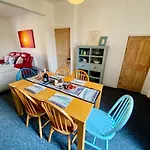 Spacious Victorian Family Town House, Sleeps 7, Near York Centre