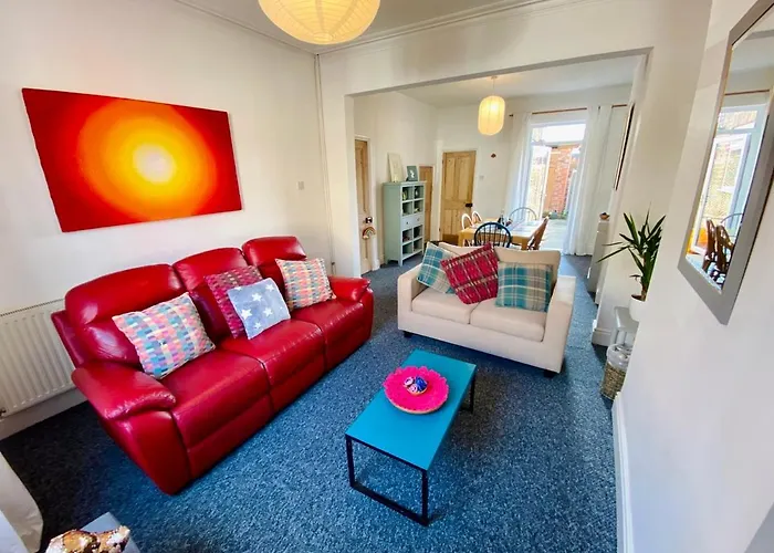 Spacious Victorian Family Town House, Sleeps 7, Near York Centre