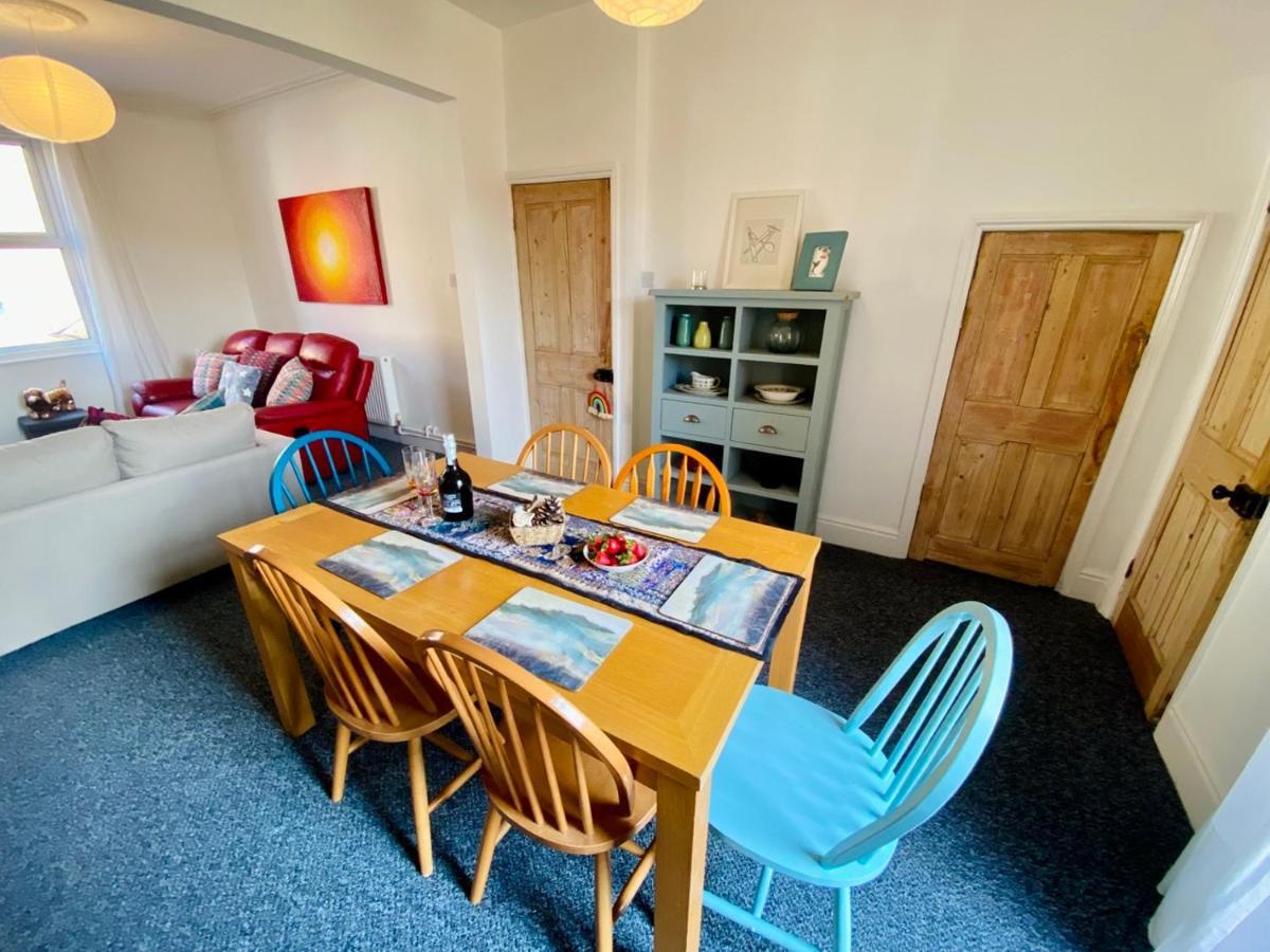 Spacious Victorian Family Town House, Sleeps 7, Near Centre Casa de férias