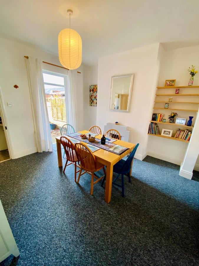 Spacious Victorian Family Town House, Sleeps 7, Near Centre Casa de férias