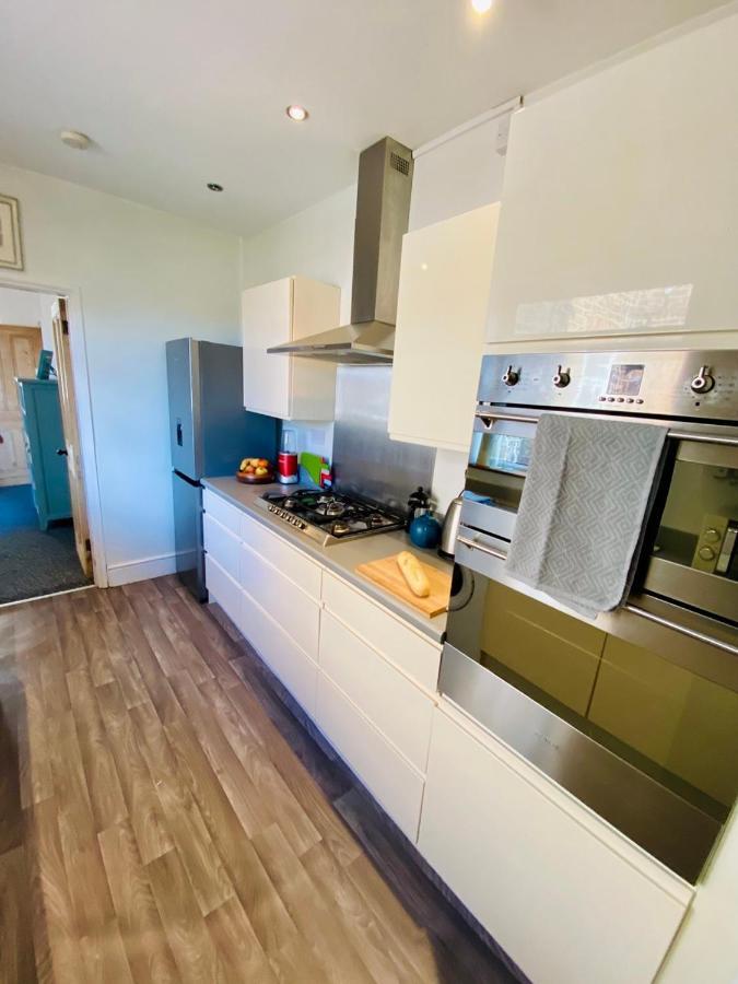 Spacious Victorian Family Town House, Sleeps 7, Near Centre Casa de férias York