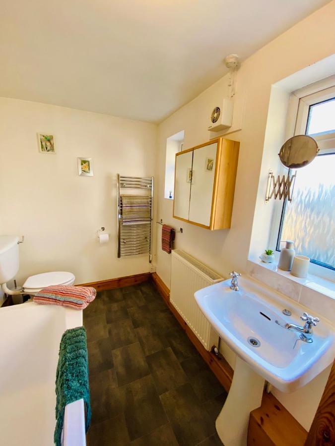 Spacious Victorian Family Town House, Sleeps 7, Near Centre * York