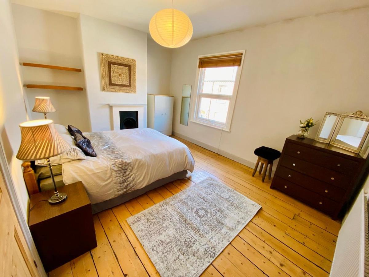 Spacious Victorian Family Town House, Sleeps 7, Near Centre Casa de férias York