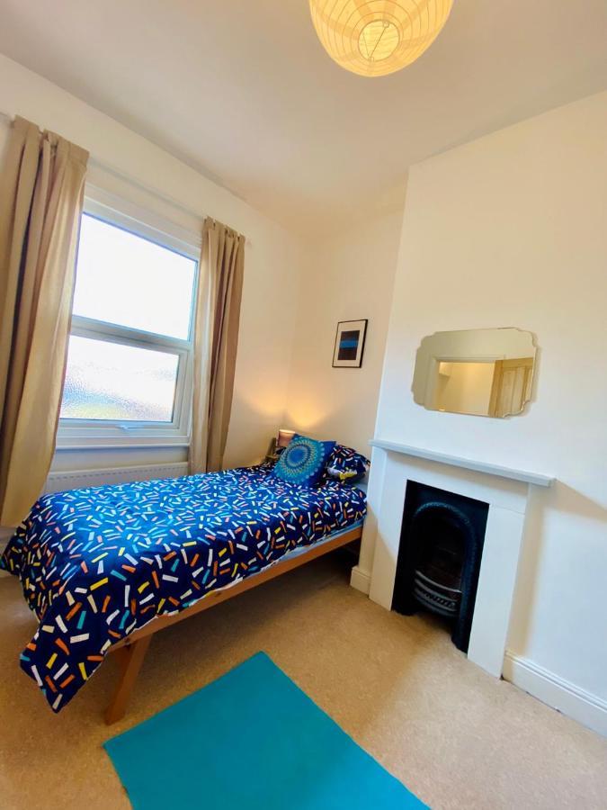 Spacious Victorian Family Town House, Sleeps 7, Near Centre York